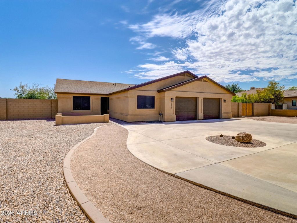 6019 W GREENBRIAR Drive, Glendale, AZ 85308 — photo 2