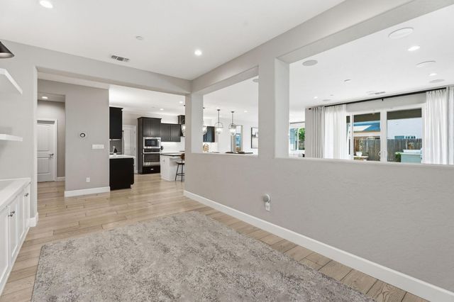 2278 N Mcarthur Avenue, Fresno, CA 93727