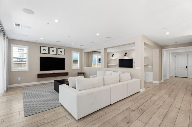 2278 N Mcarthur Avenue, Fresno, CA 93727