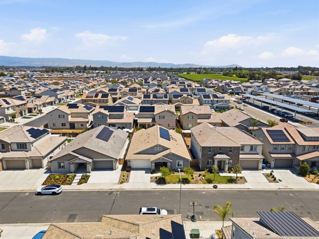 2278 N Mcarthur Avenue, Fresno, CA 93727