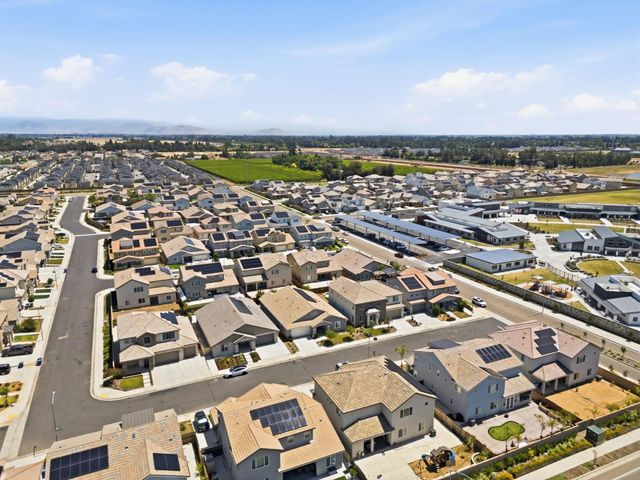 2278 N Mcarthur Avenue, Fresno, CA 93727
