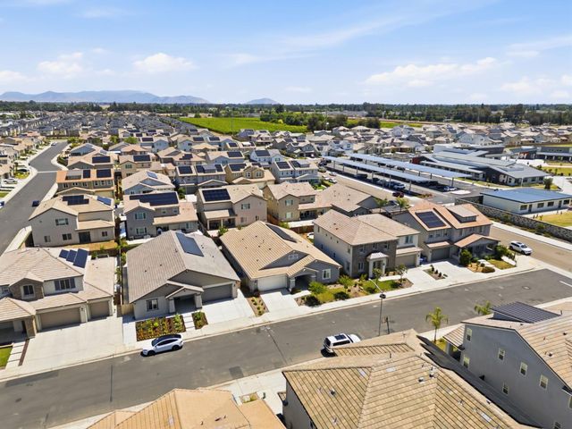 2278 N Mcarthur Avenue, Fresno, CA 93727