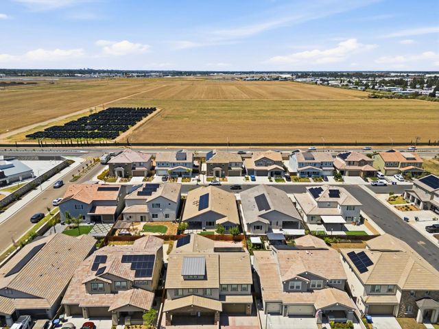 2278 N Mcarthur Avenue, Fresno, CA 93727