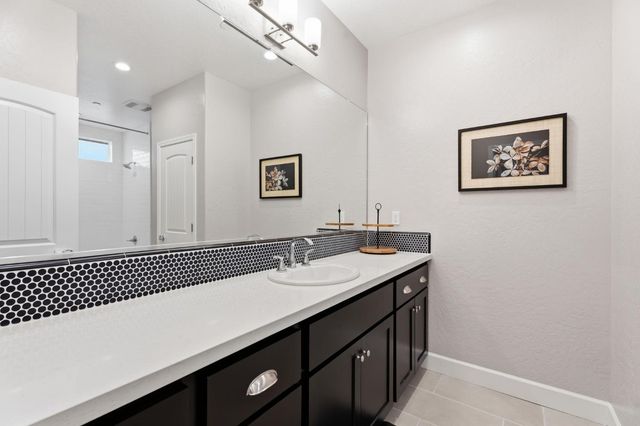 2278 N Mcarthur Avenue, Fresno, CA 93727