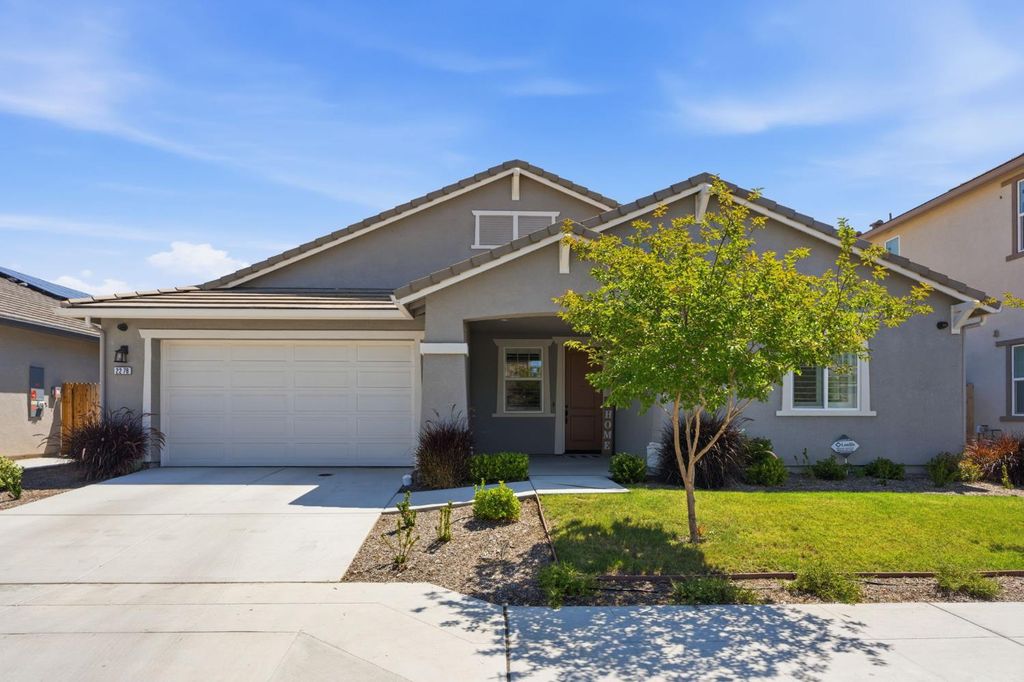 2278 N Mcarthur Avenue, Fresno, CA 93727
