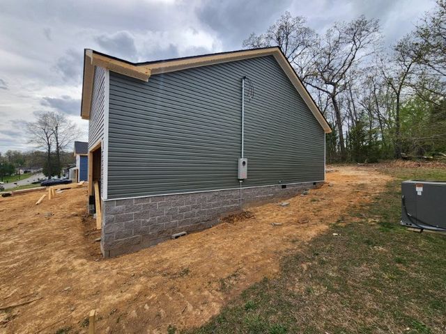 320 Pine Hill Dr., Hopkinsville, KY 42240