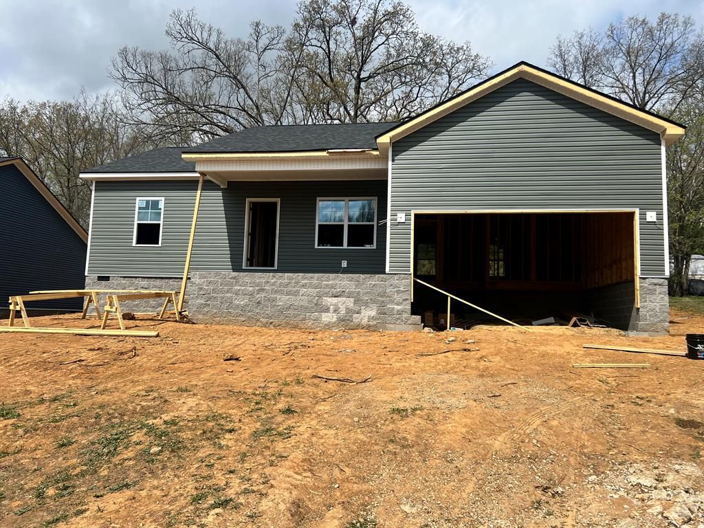 320 Pine Hill Dr., Hopkinsville, KY 42240