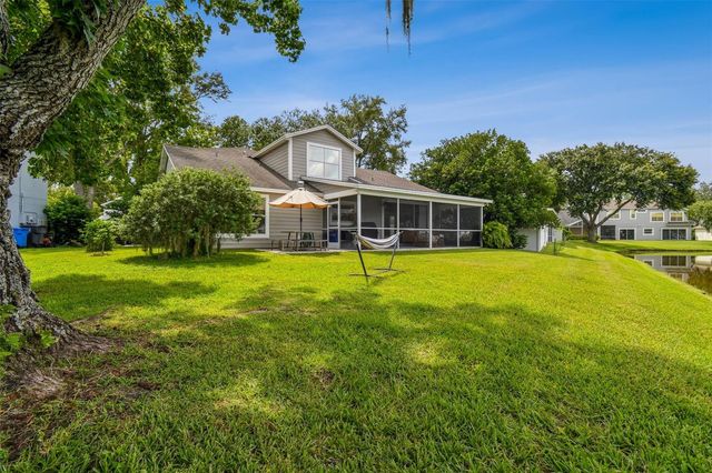 17737 ESPRIT DRIVE, Tampa, FL 33647