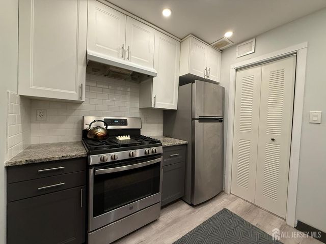 31 Wynwood Drive, South Brunswick, NJ 08852