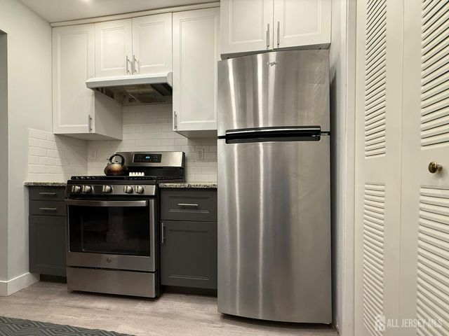 31 Wynwood Drive, South Brunswick, NJ 08852