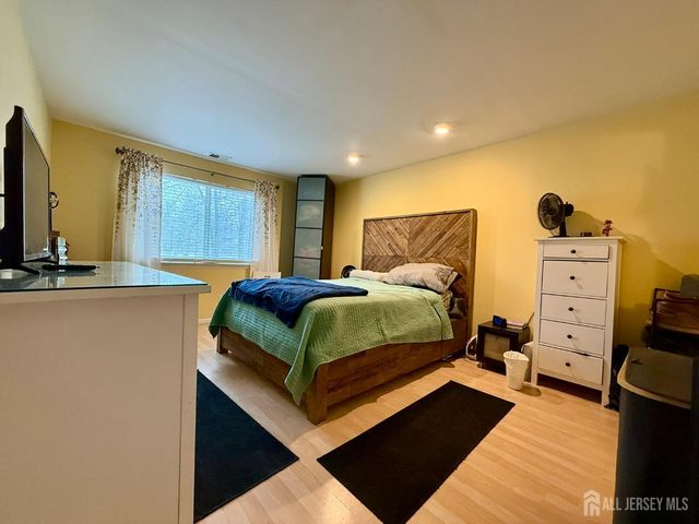 31 Wynwood Drive, South Brunswick, NJ 08852