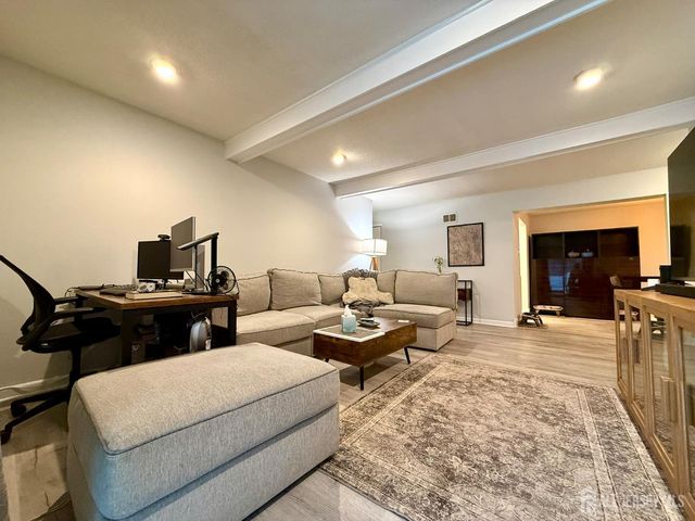 31 Wynwood Drive, South Brunswick, NJ 08852