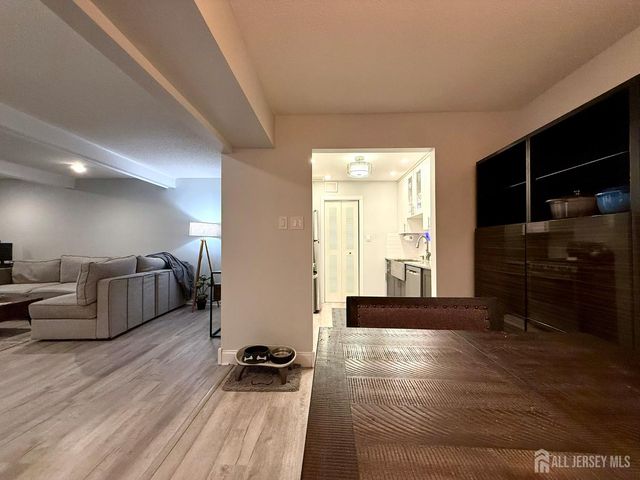 31 Wynwood Drive, South Brunswick, NJ 08852