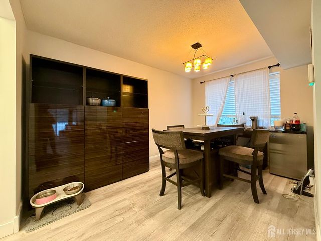 31 Wynwood Drive, South Brunswick, NJ 08852