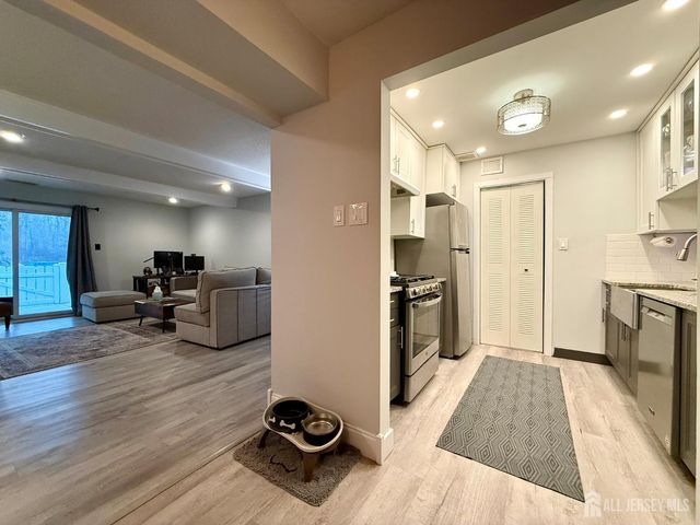 31 Wynwood Drive, South Brunswick, NJ 08852