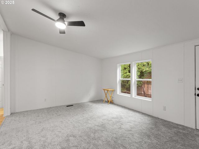 300 S EVEREST St 44, Newberg, OR 97132