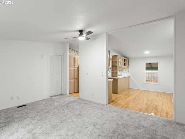 300 S EVEREST St 44, Newberg, OR 97132