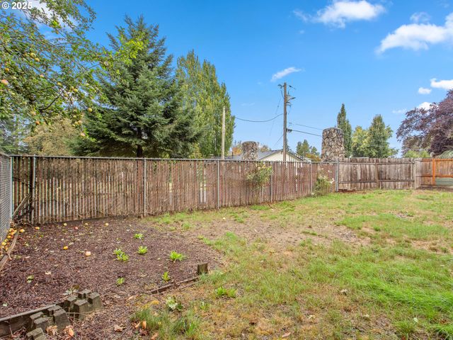 300 S EVEREST St 44, Newberg, OR 97132