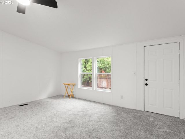 300 S EVEREST St 44, Newberg, OR 97132