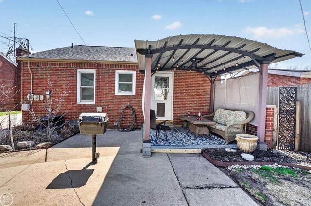 20631 Chalon Street, Saint Clair Shores, MI 48080