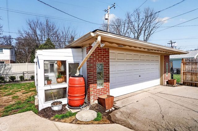 20631 Chalon Street, Saint Clair Shores, MI 48080