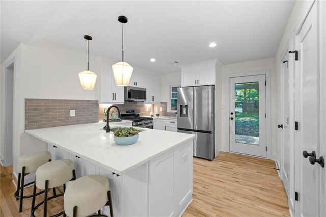 561 SCOTT Circle, Decatur, GA 30033