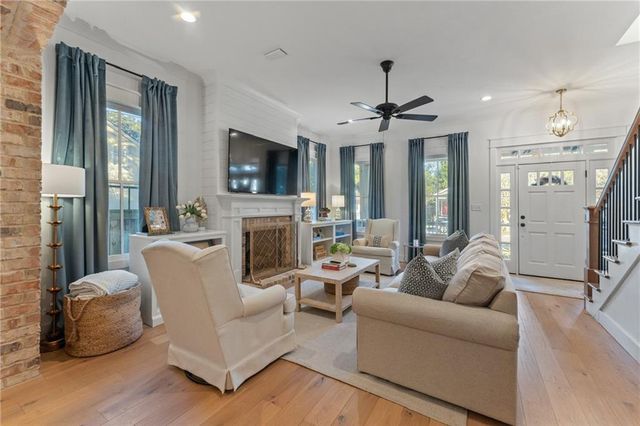 15 Semmes Avenue, Mobile, AL 36604