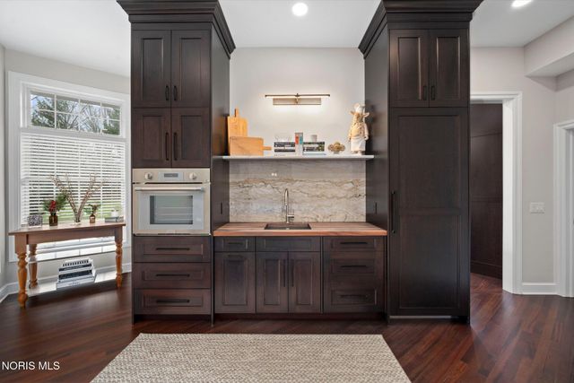 26976 W River Road, Perrysburg, OH 43551