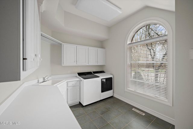 26976 W River Road, Perrysburg, OH 43551