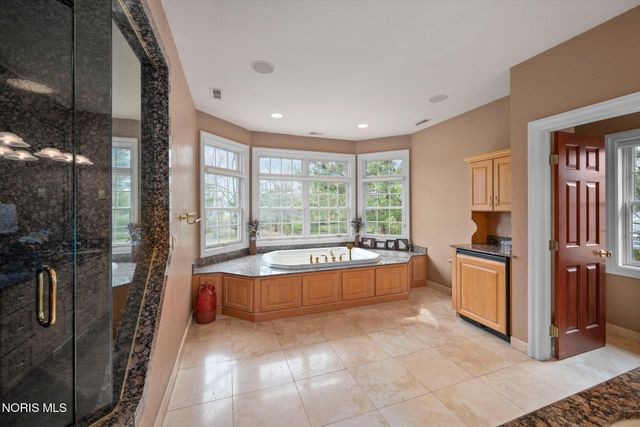 26976 W River Road, Perrysburg, OH 43551