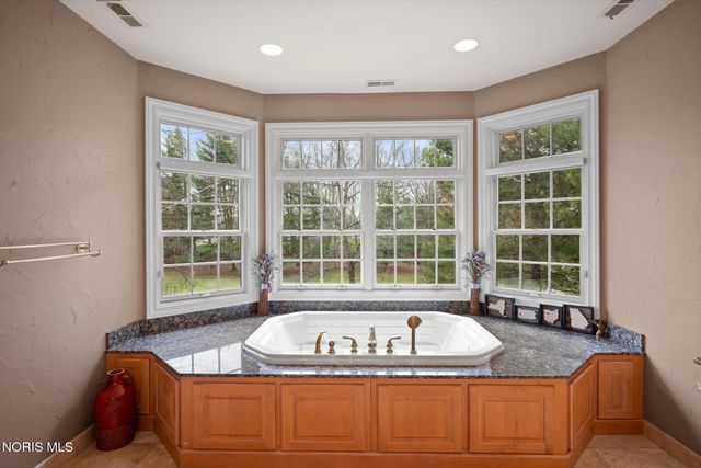 26976 W River Road, Perrysburg, OH 43551