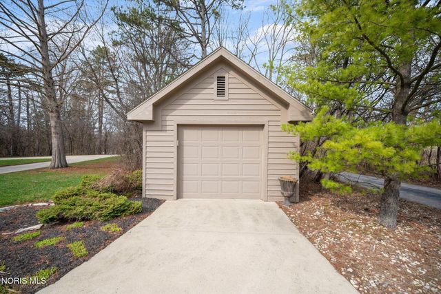 26976 W River Road, Perrysburg, OH 43551