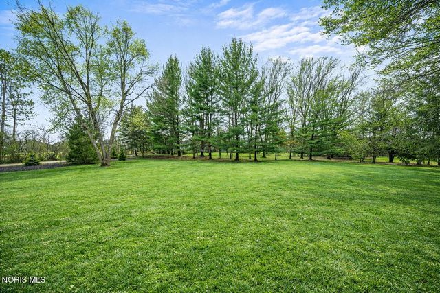 26976 W River Road, Perrysburg, OH 43551