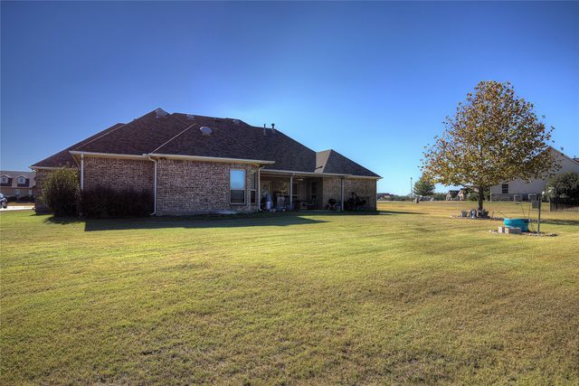 1066 Canyon Lake Road, Wills Point, TX 75169