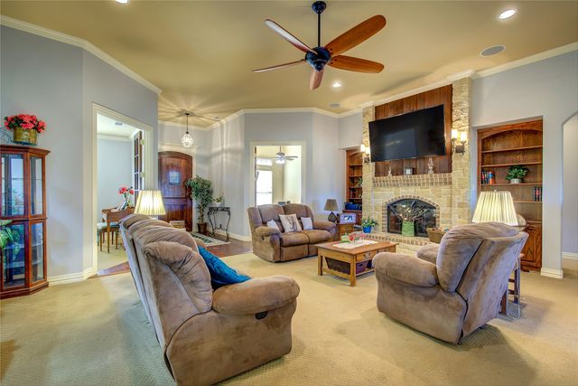 1066 Canyon Lake Road, Wills Point, TX 75169