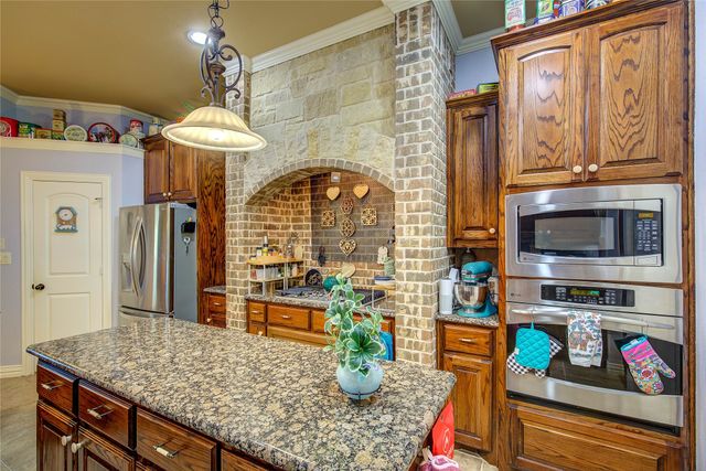 1066 Canyon Lake Road, Wills Point, TX 75169
