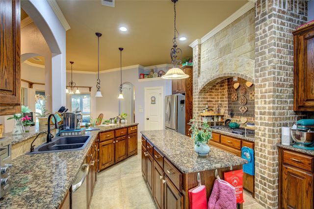 1066 Canyon Lake Road, Wills Point, TX 75169