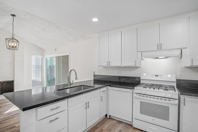 6905 Woodside Dr, Sacramento, CA 95842