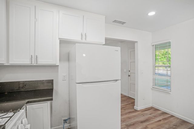 6905 Woodside Dr, Sacramento, CA 95842