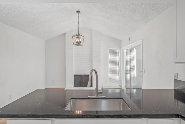 6905 Woodside Dr, Sacramento, CA 95842