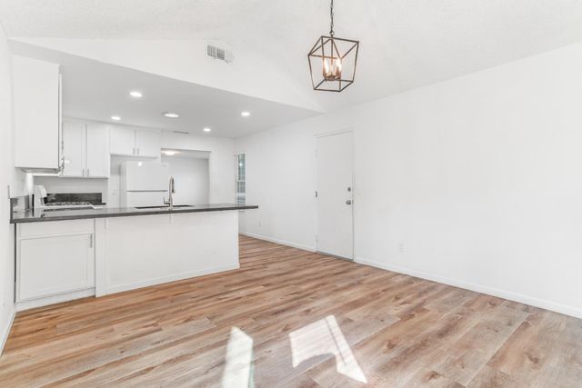 6905 Woodside Dr, Sacramento, CA 95842