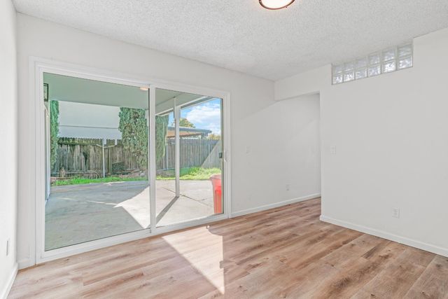 6905 Woodside Dr, Sacramento, CA 95842