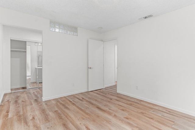 6905 Woodside Dr, Sacramento, CA 95842