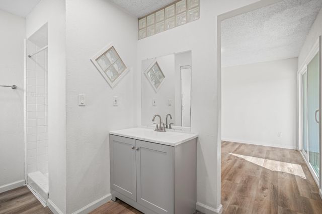 6905 Woodside Dr, Sacramento, CA 95842