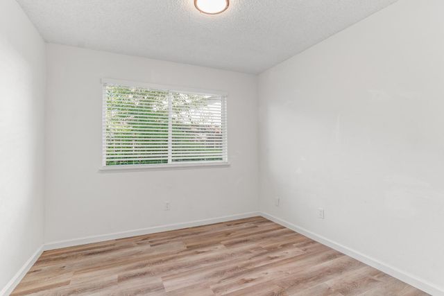 6905 Woodside Dr, Sacramento, CA 95842