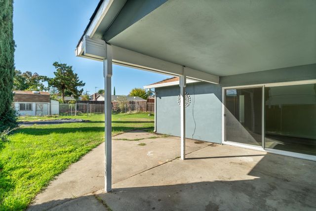 6905 Woodside Dr, Sacramento, CA 95842