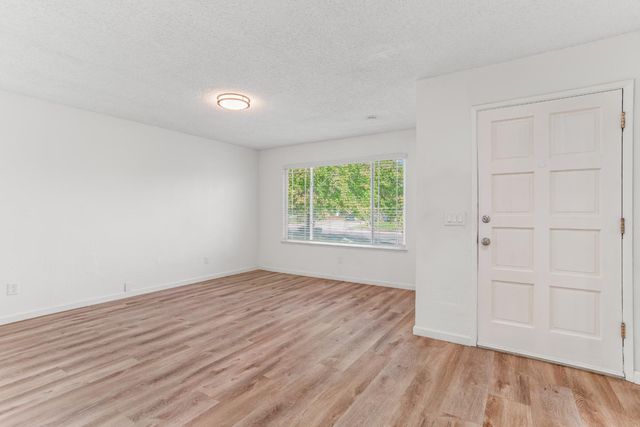 6905 Woodside Dr, Sacramento, CA 95842