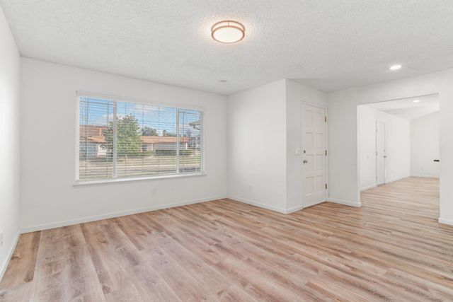 6905 Woodside Dr, Sacramento, CA 95842