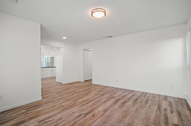 6905 Woodside Dr, Sacramento, CA 95842