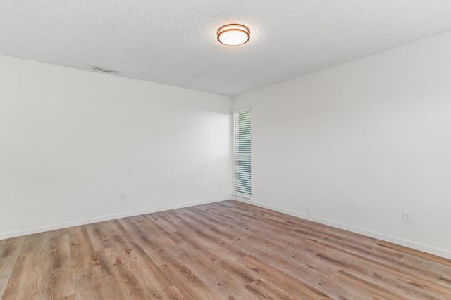 6905 Woodside Dr, Sacramento, CA 95842